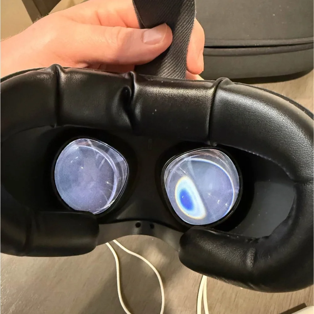 Meta quest 2 White VR Headset with Controllers